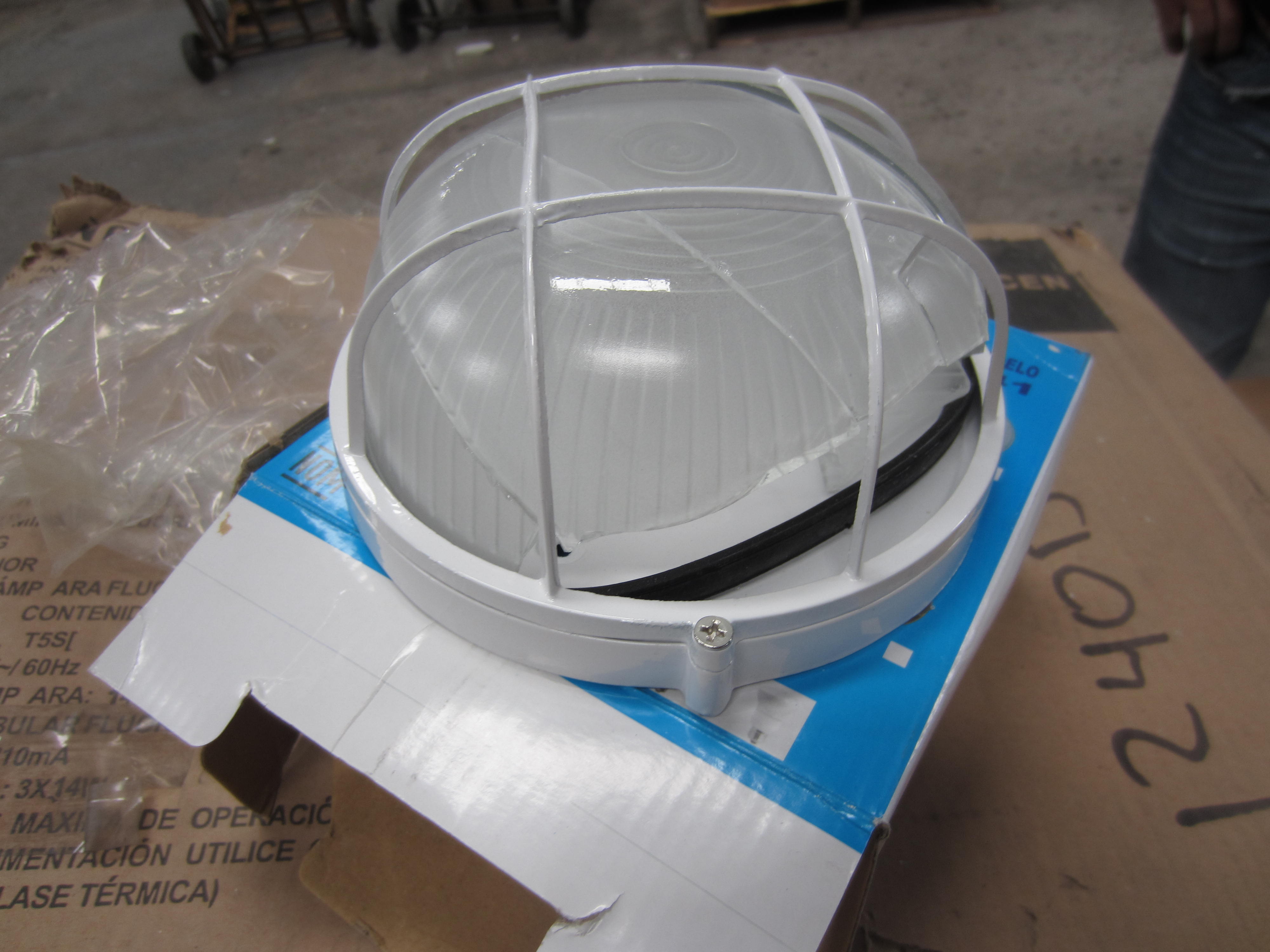 LOTE DE LUMINARIA DIVERSA CON DETALLE