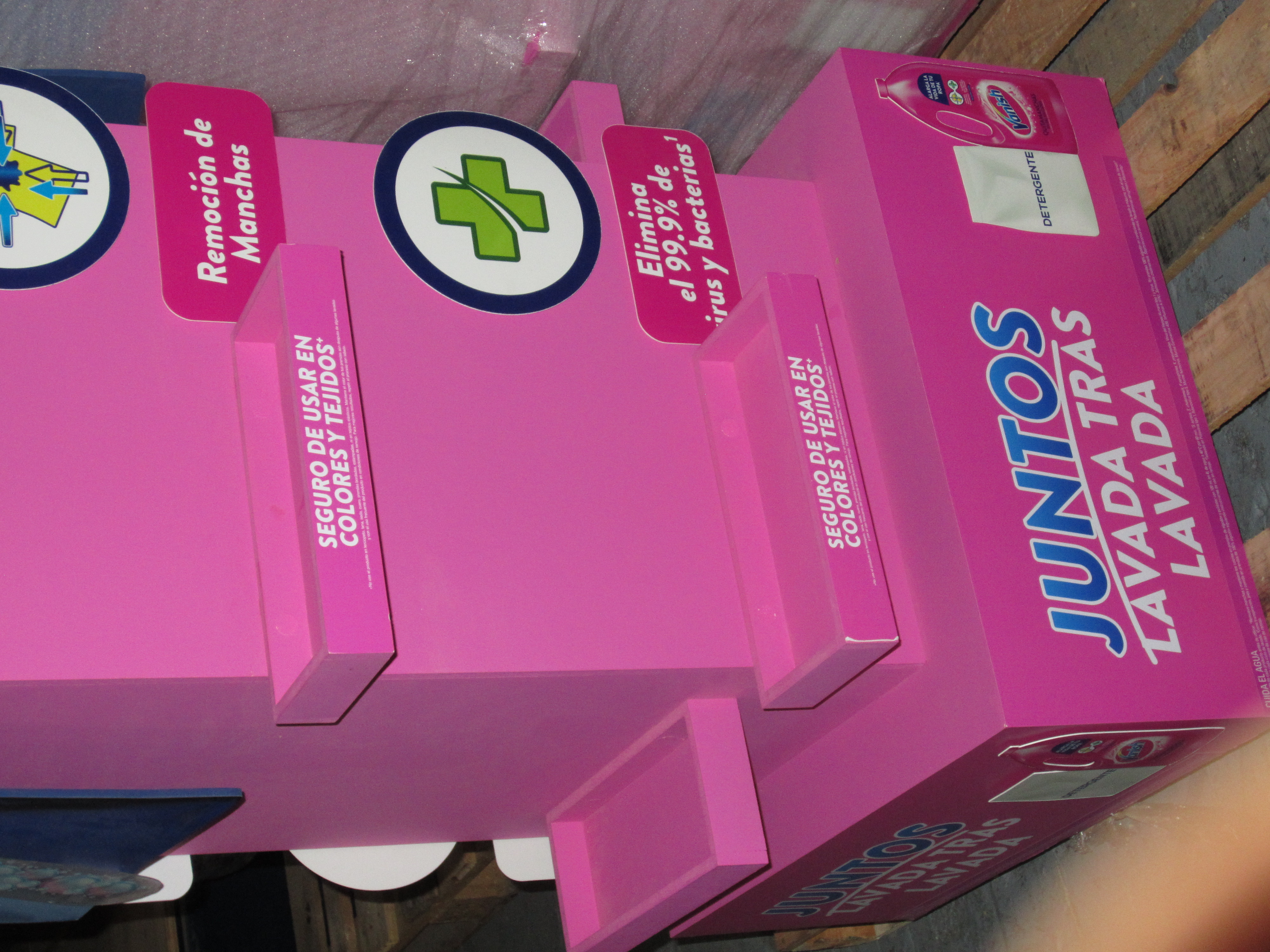 LOTE GABINETES DE TELECOMUNICACIONES TERMOSTÁTICOS CON EXHIBIDORES DE MADERA