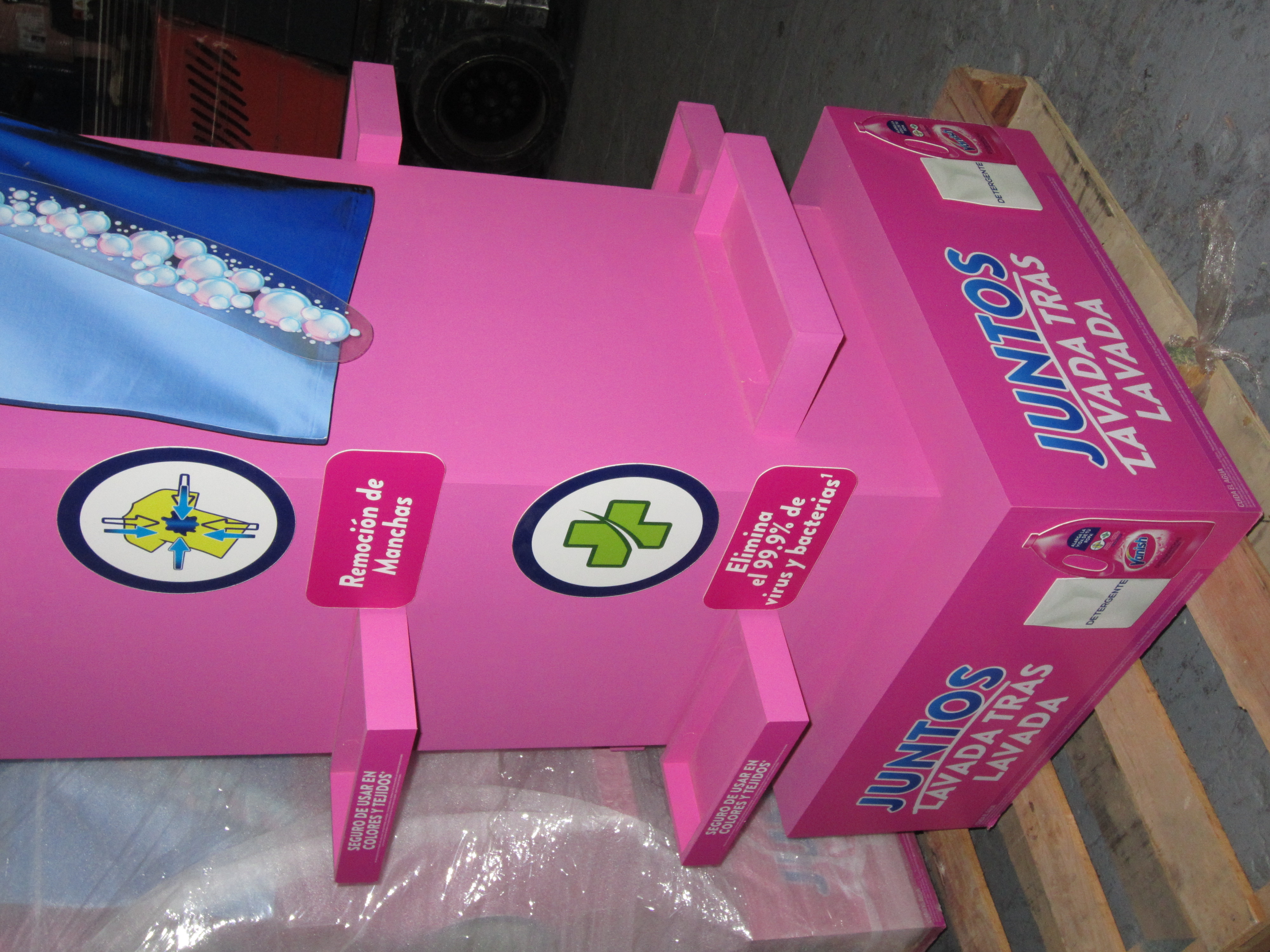 LOTE GABINETES DE TELECOMUNICACIONES TERMOSTÁTICOS CON EXHIBIDORES DE MADERA