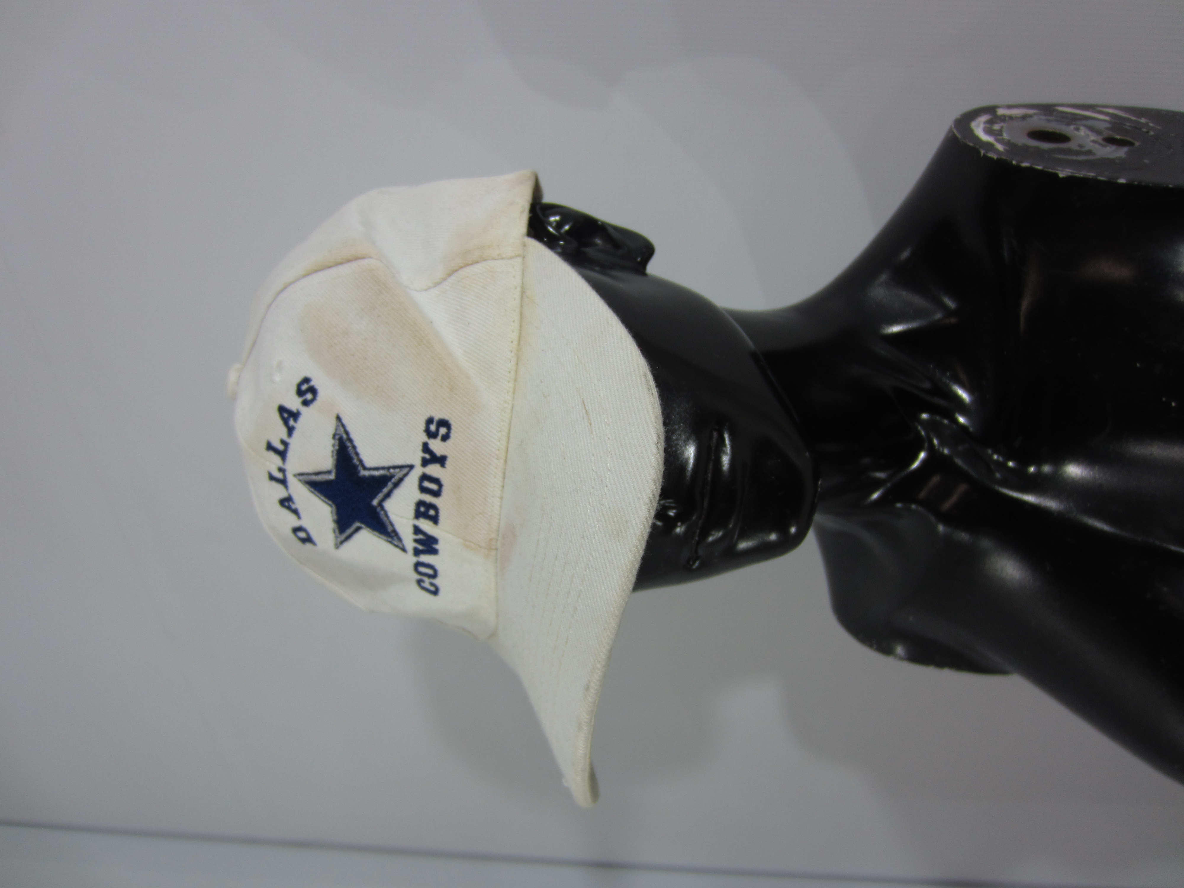 LOTE MIXTO DE ACCESORIOS: GORRAS, GORROS, SOMBREROS, BOINAS, TENIS Y PLAYERAS DEPORTIVAS