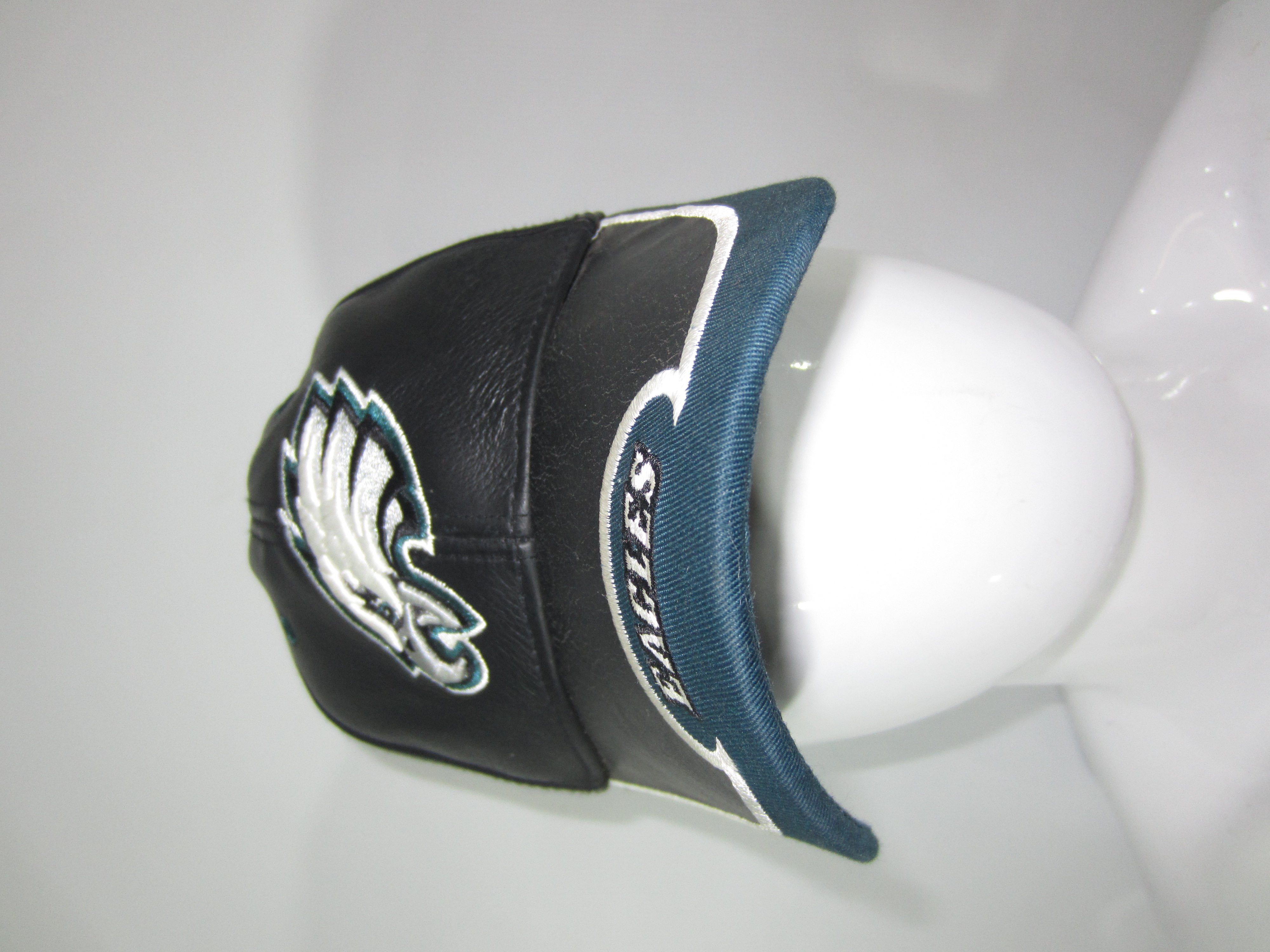 LOTE MIXTO DE ACCESORIOS: GORRAS, GORROS, SOMBREROS, BOINAS, TENIS Y PLAYERAS DEPORTIVAS