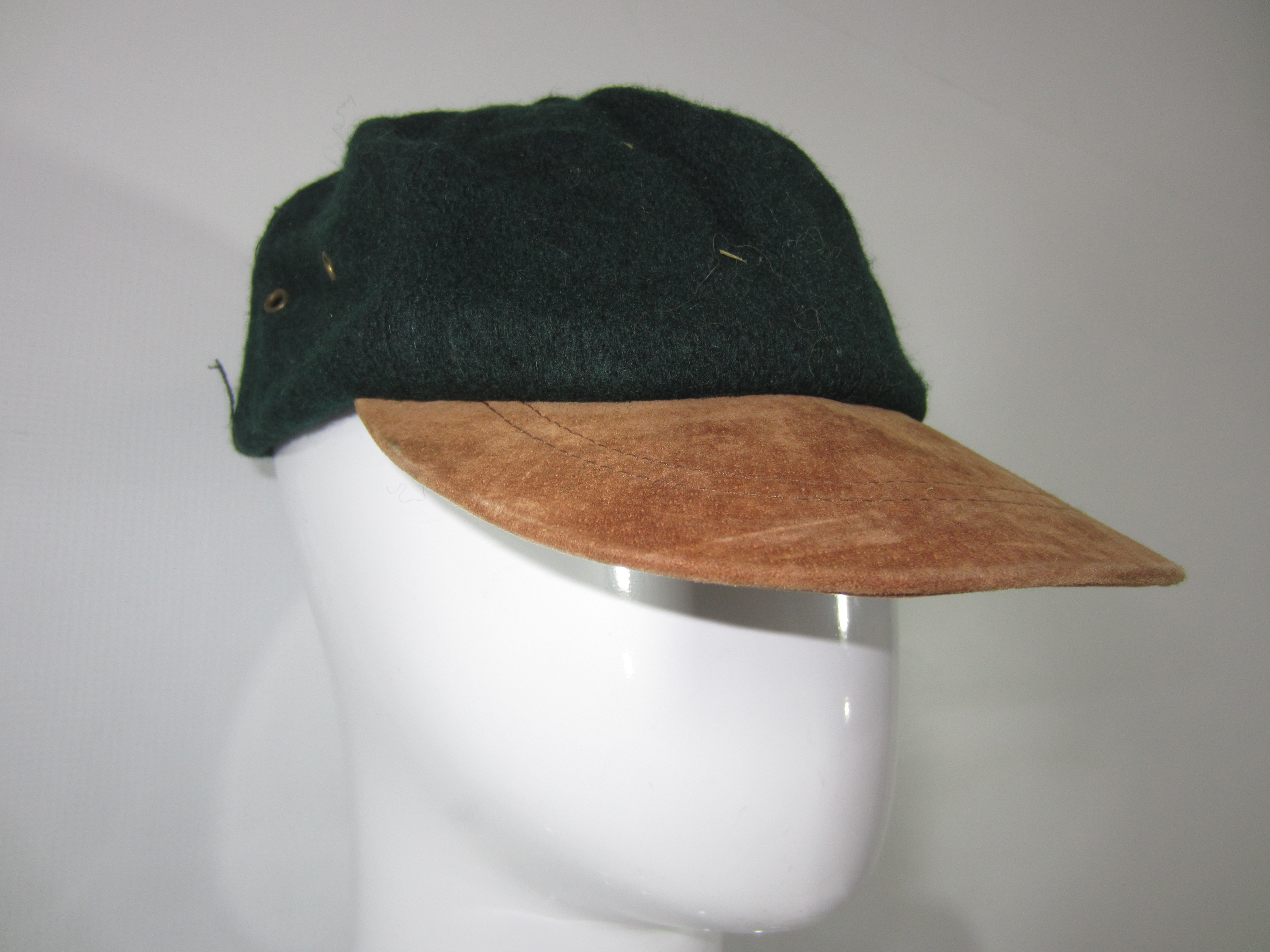 LOTE MIXTO DE ACCESORIOS: GORRAS, GORROS, SOMBREROS, BOINAS, TENIS Y PLAYERAS DEPORTIVAS