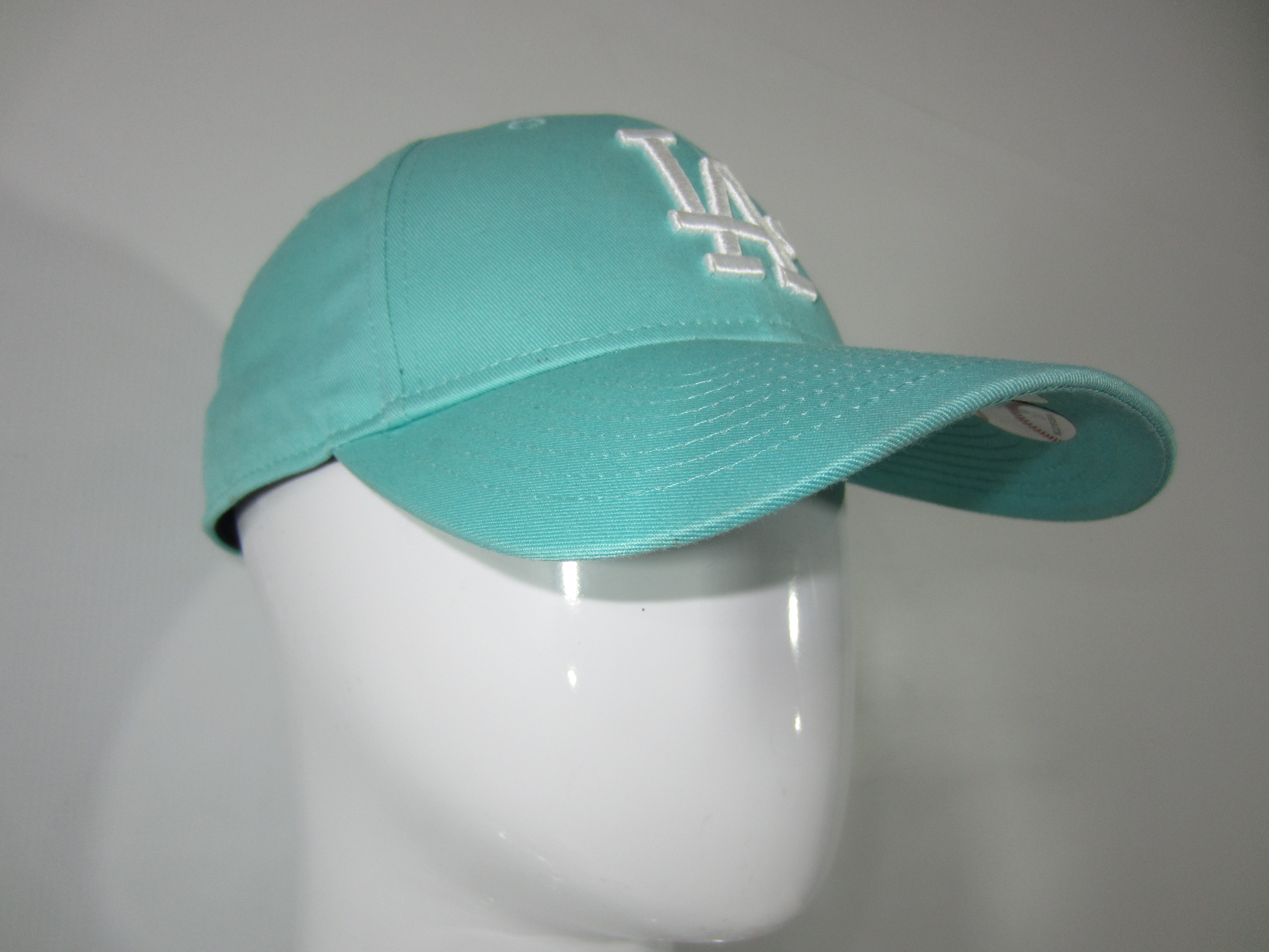 LOTE MIXTO DE ACCESORIOS: GORRAS, GORROS, SOMBREROS, BOINAS, TENIS Y PLAYERAS DEPORTIVAS