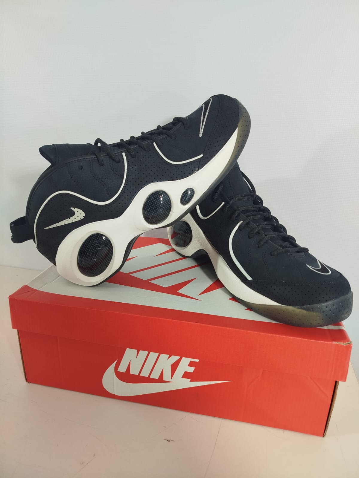 LOTE MIXTO DE ACCESORIOS: GORRAS, GORROS, SOMBREROS, BOINAS, TENIS Y PLAYERAS DEPORTIVAS