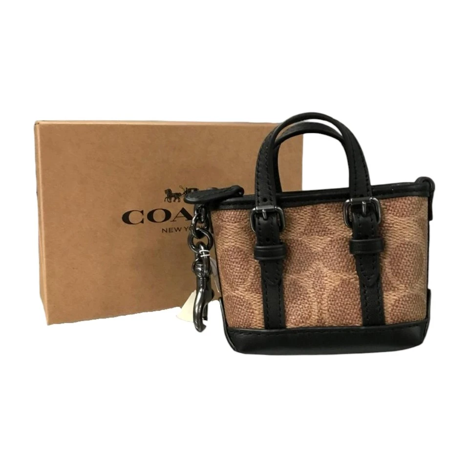 BOLSO MINIATURA COACH ORIGINAL MODELO MINI WARNER TOTE BAG CHARM, CON LLAVERO NUEVO. — imagen 3