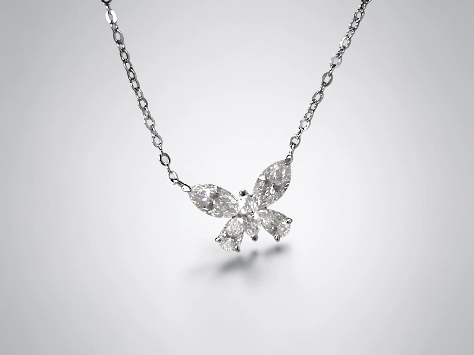 COLLAR CON COLGANTE EN FORMA DE MARIPOSA PLATA 925 MOISSANITA. 3.16 gr. — imagen 2