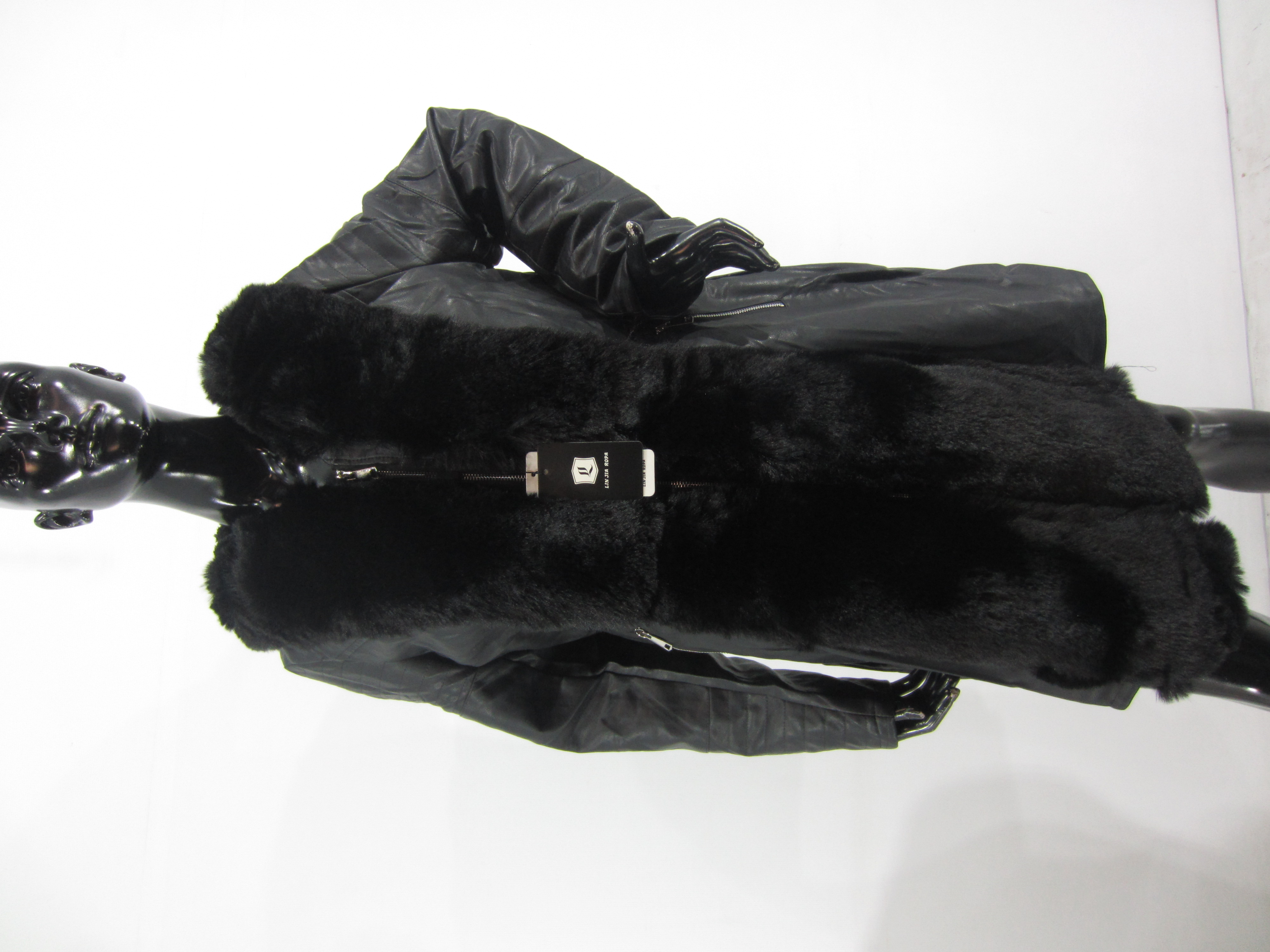 Lote conformado por: 16 Pzas Aprox Chamarras con peluche para dama