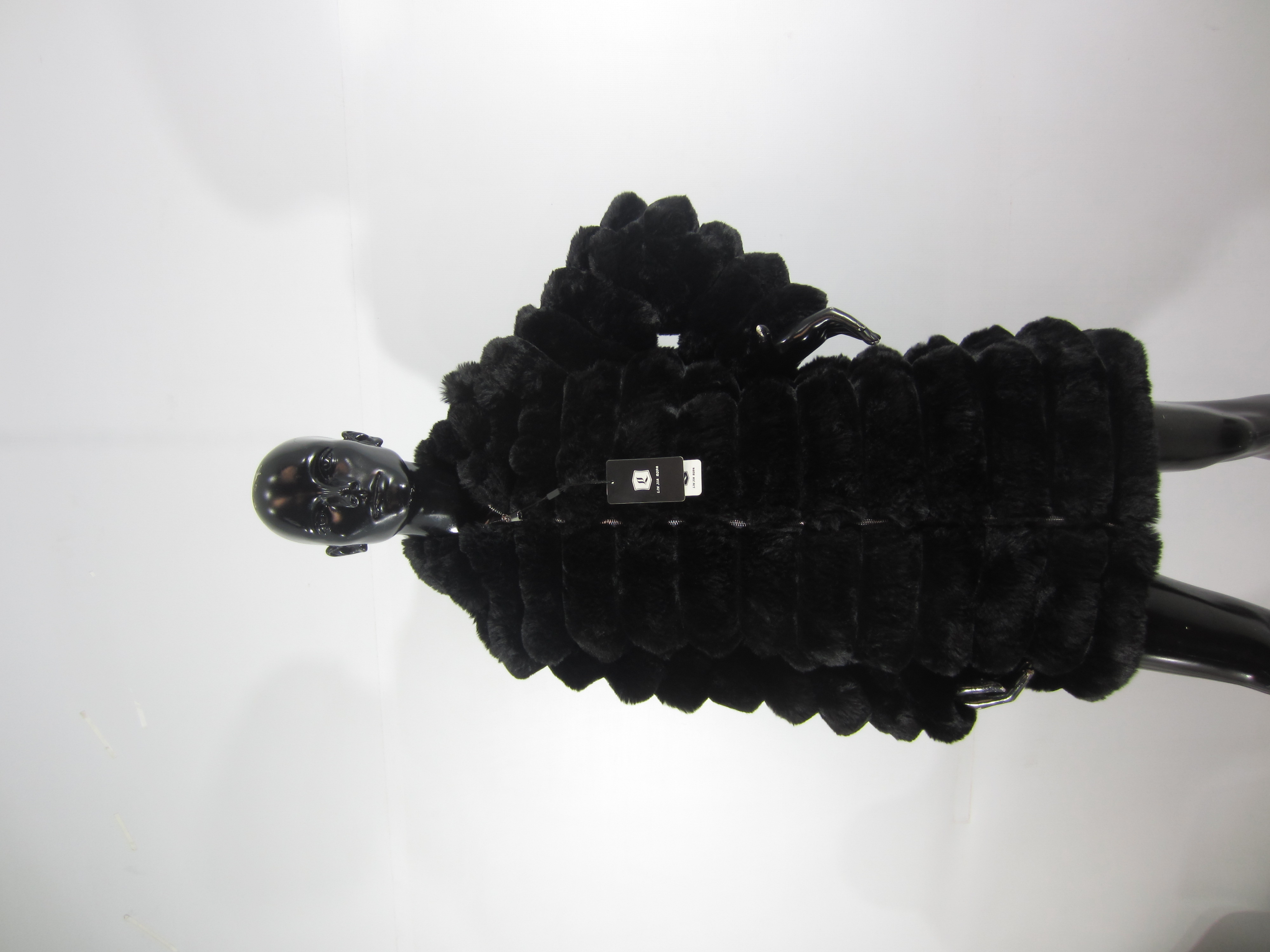 Lote conformado por: 17 Pizas Aprox Abrigo largo de peluche para dama