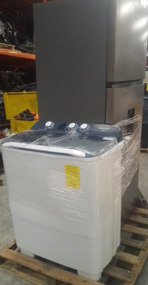 Lote conformado por: 1 REFRIGERADOR - 1 LAVADORA