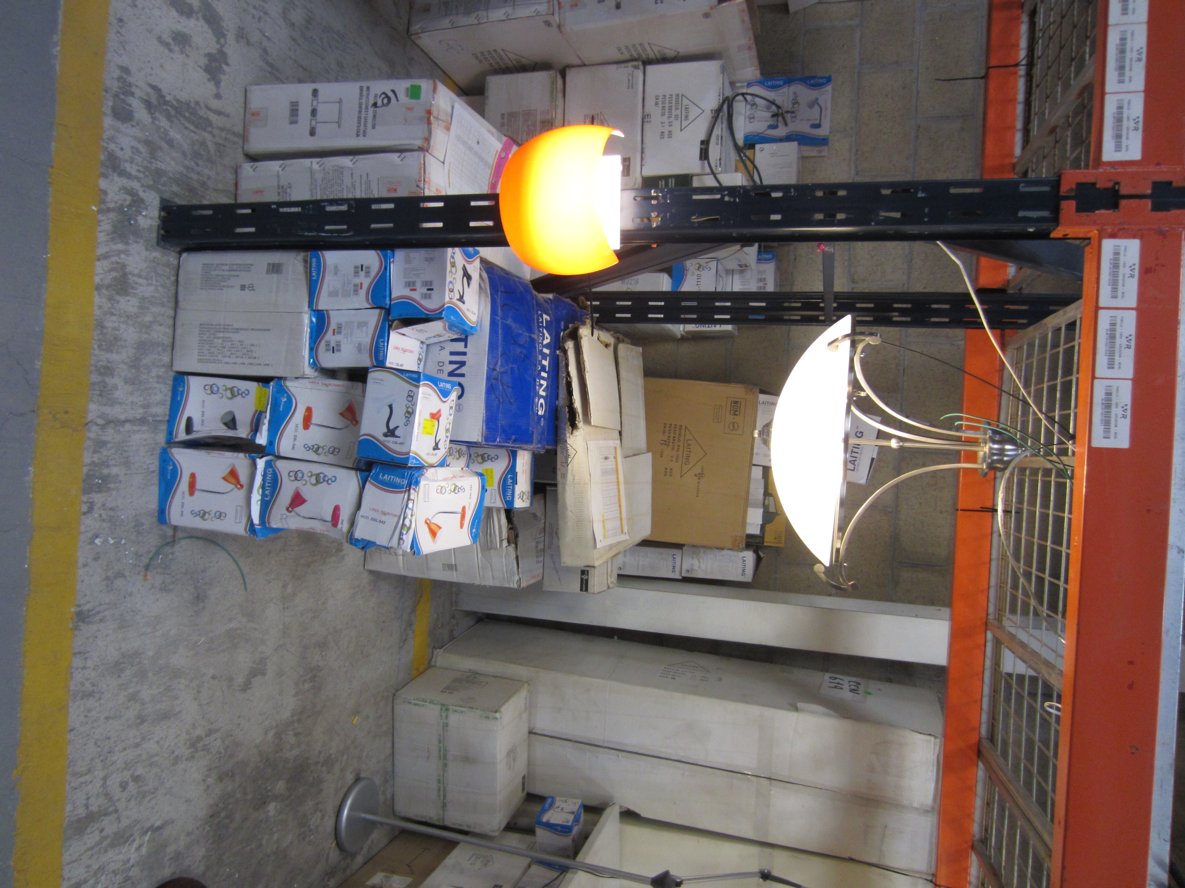 Lote conformado por: 42 PZAS APROX DE LUMINARIA DIVERSA