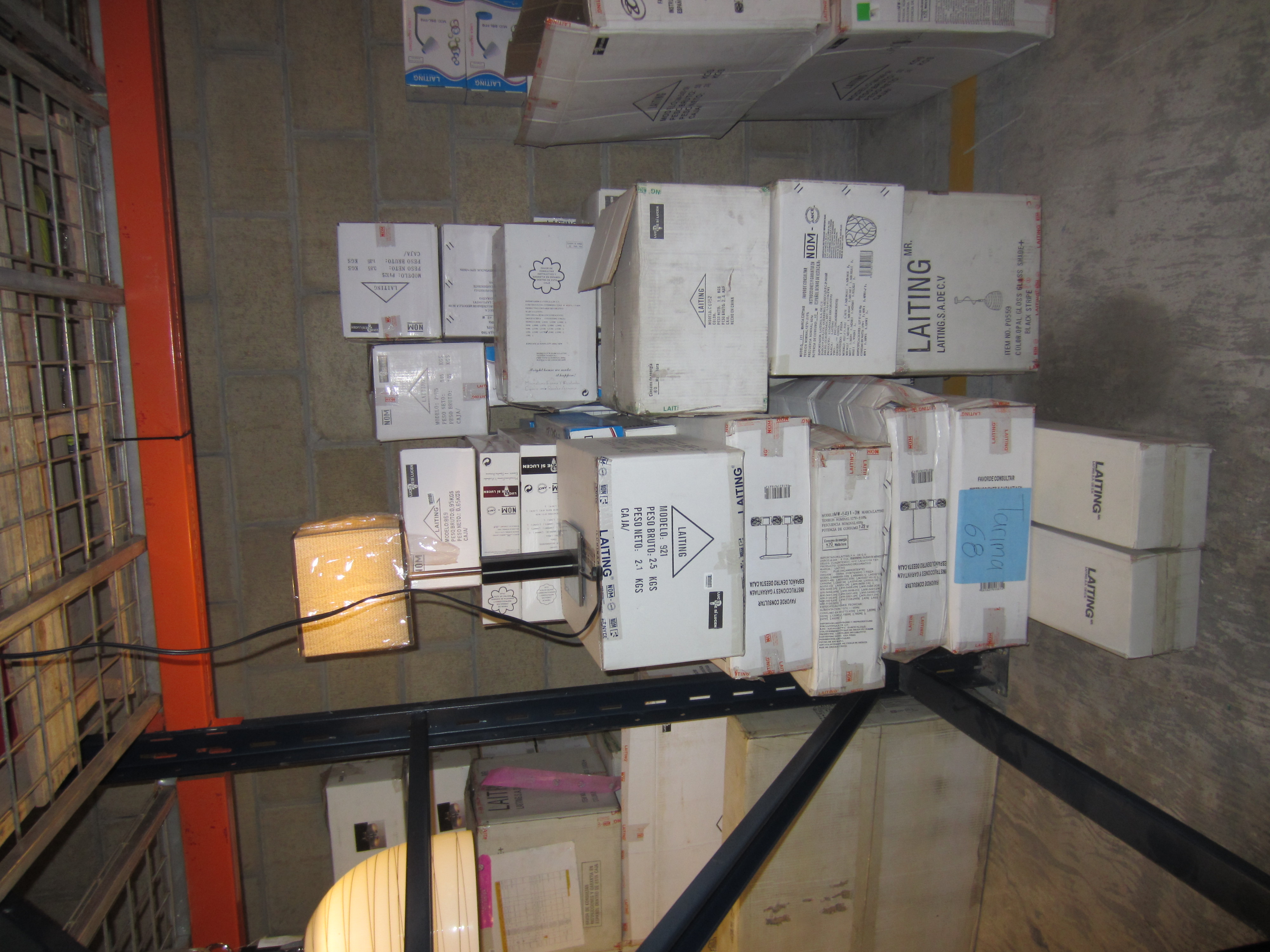 Lote conformado por: 40 PZAS APROX DE LUMINARIA DIVERSA