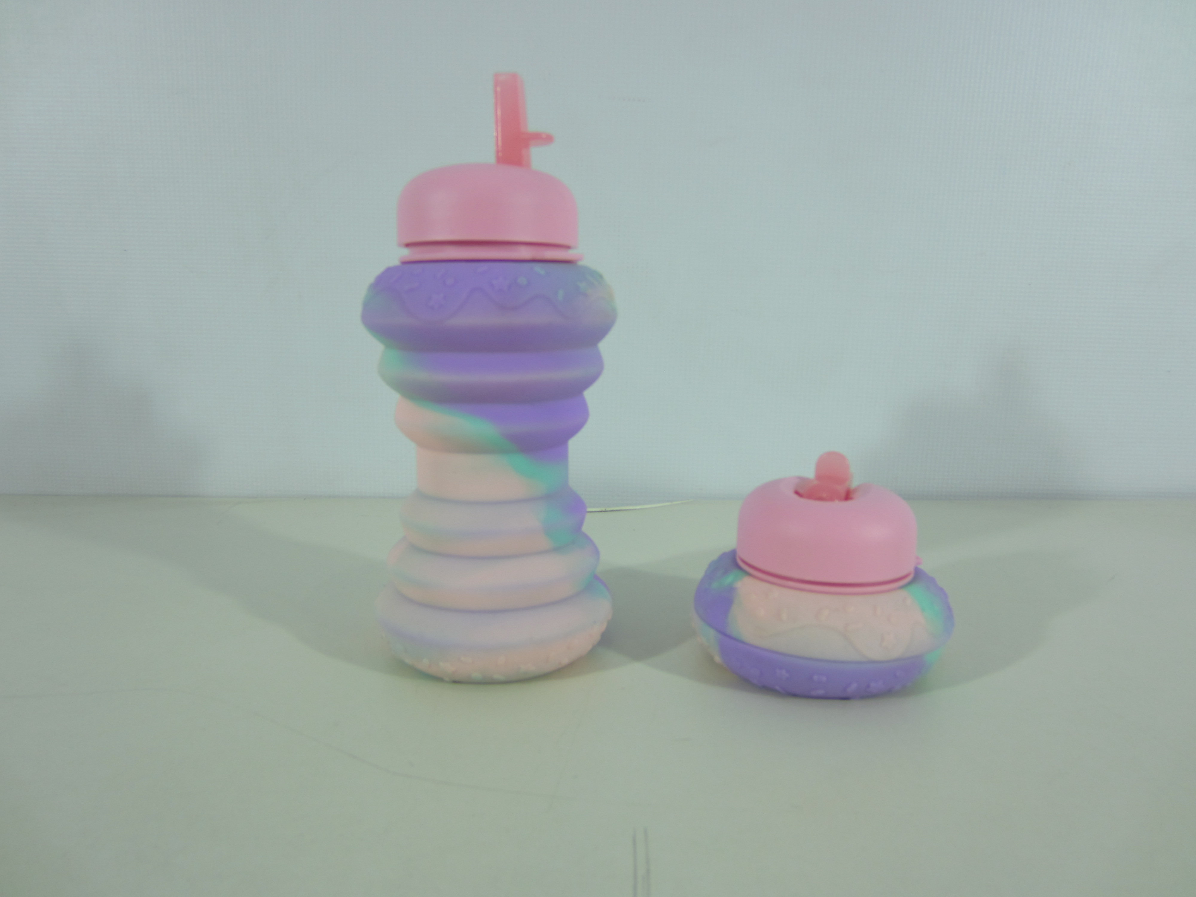 Lote conformado por: 116 Pzas Aprox Botellas Expandibles Infantiles con Dise�o Divertido