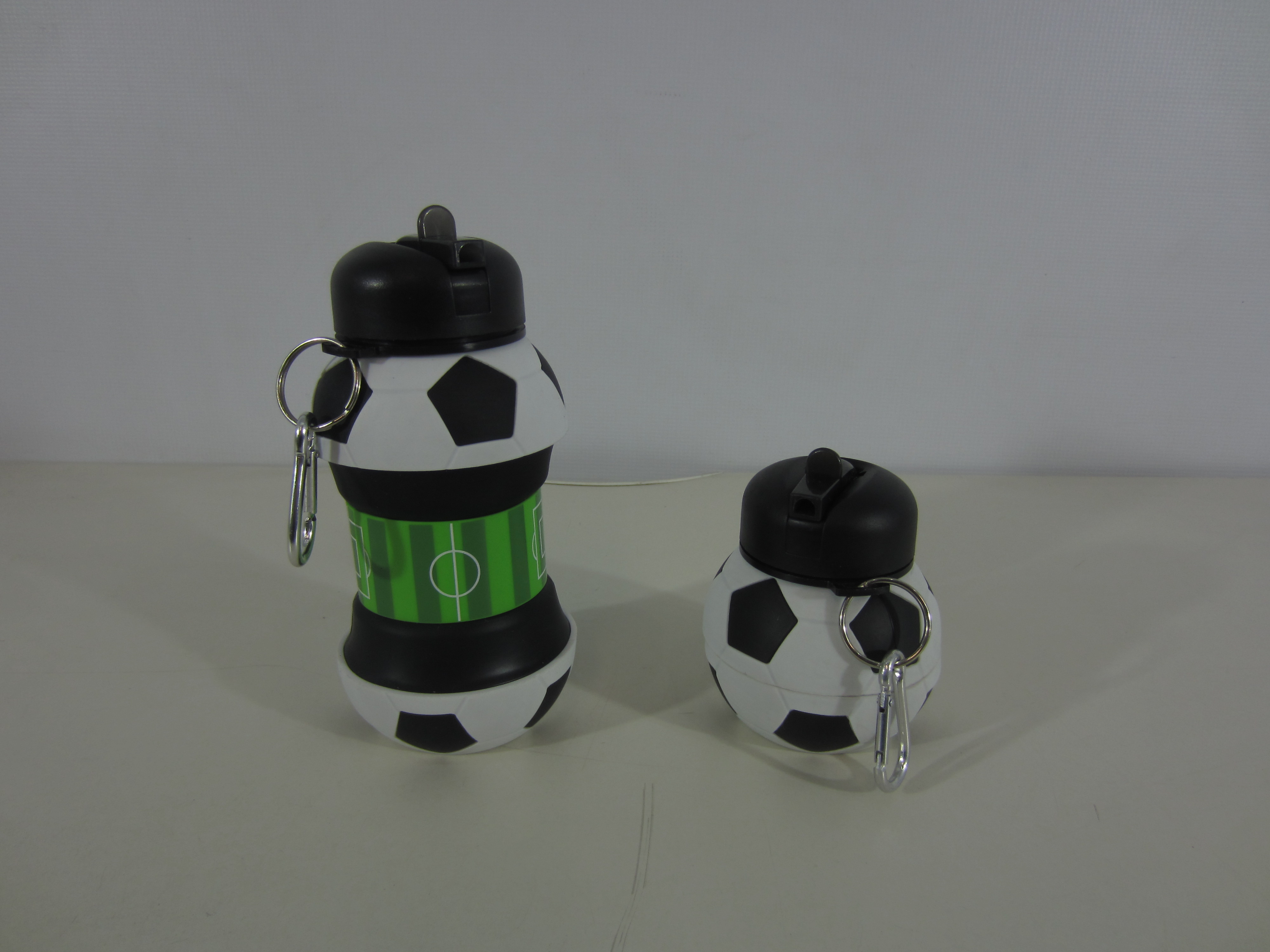 Lote conformado por: 116 Pzas Aprox Botellas Expandibles Infantiles con Dise�o Divertido