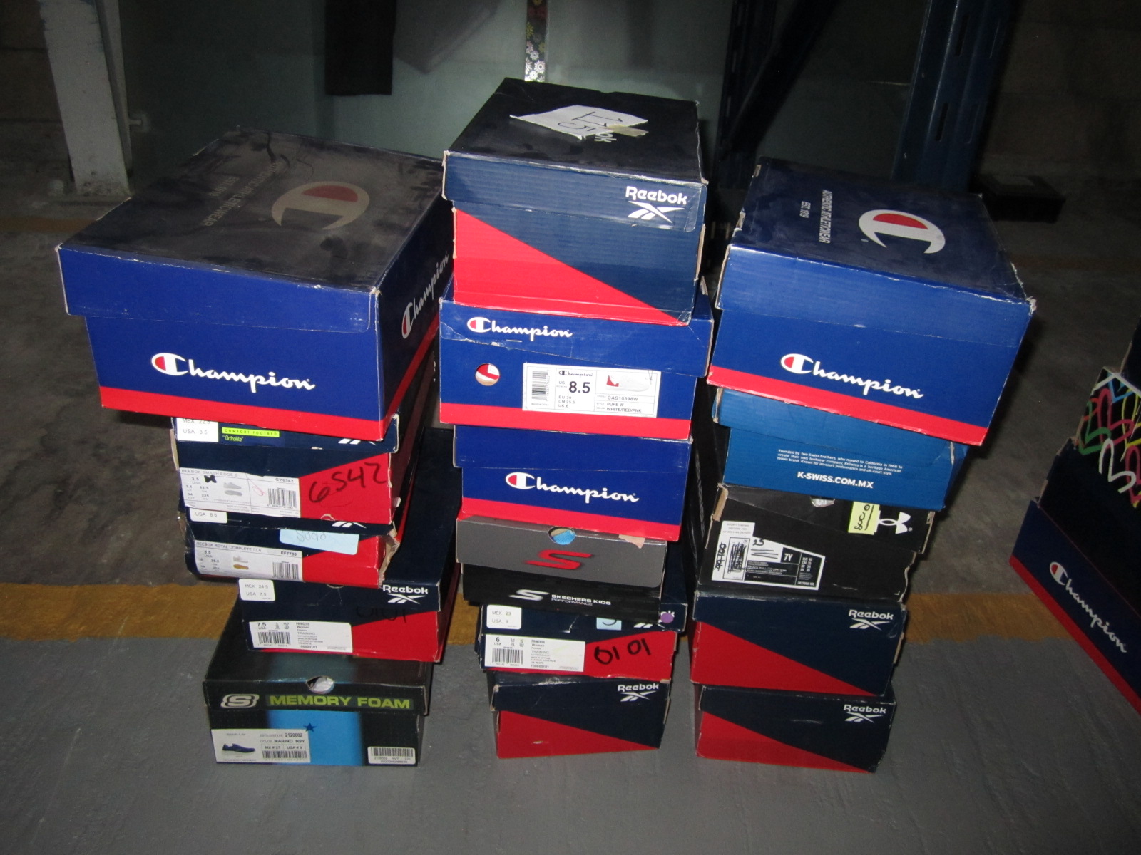 Lote conformado por: 16 Pares Aprox de Tenis Diversos