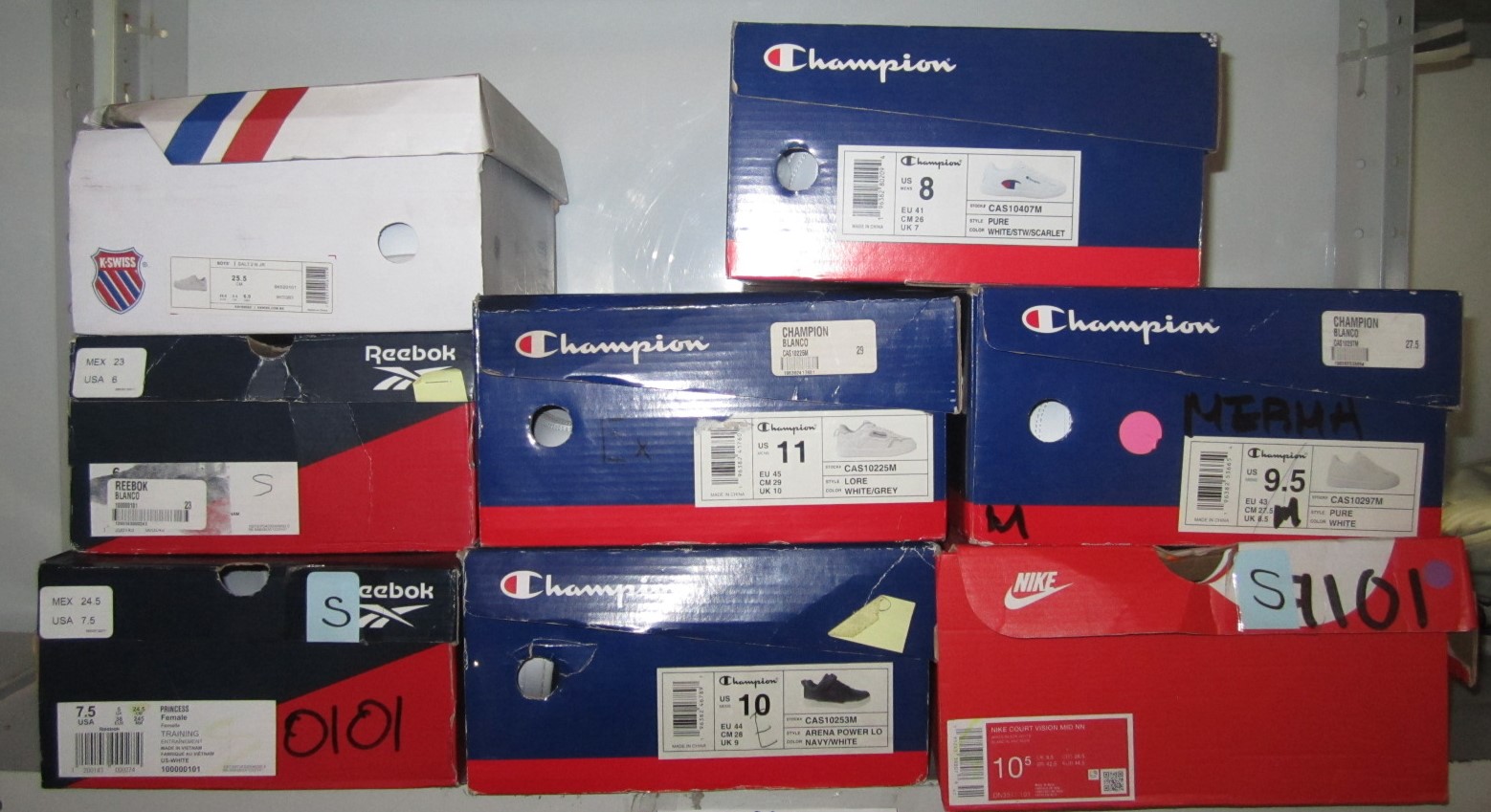 8 PARES APROX DE TENIS DIVERSOS
