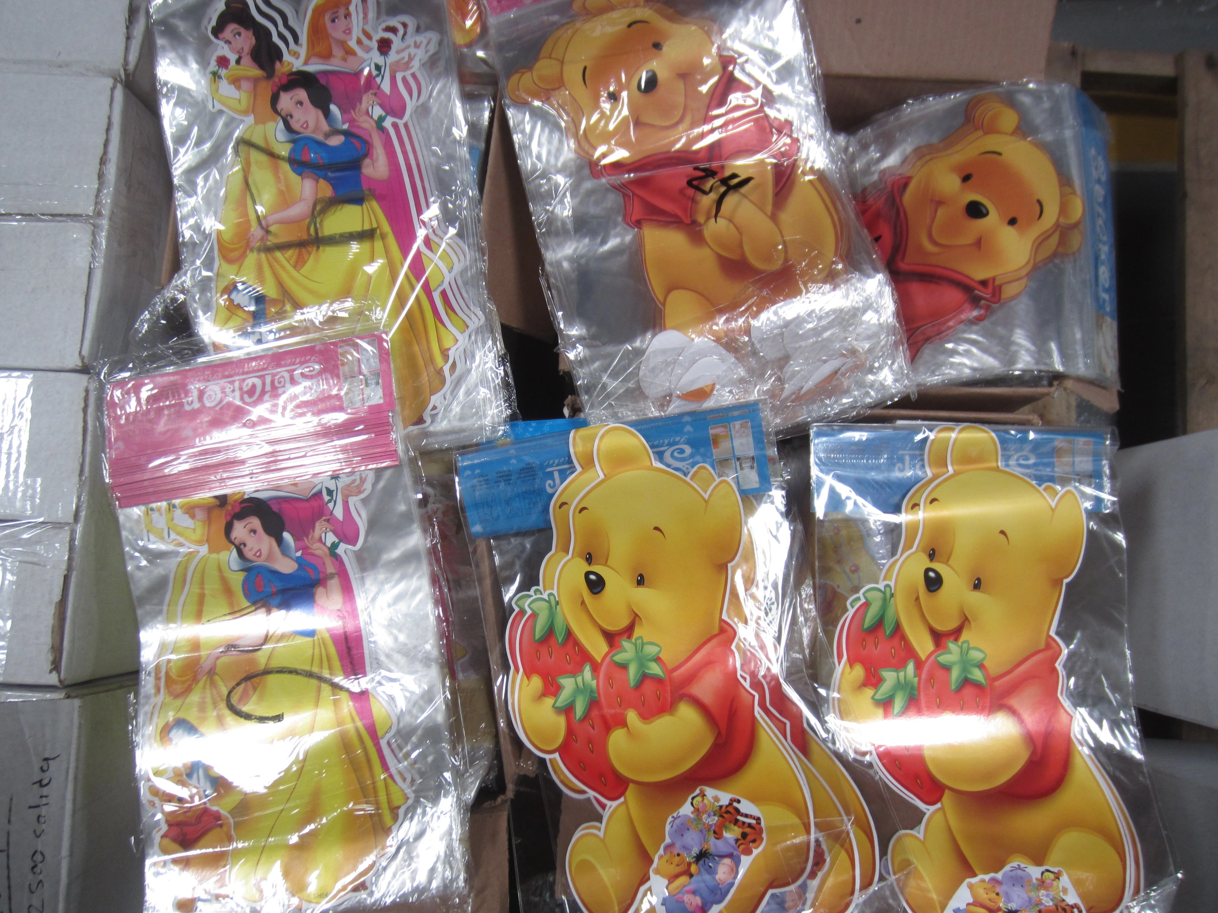 2500 PZAS STICKERS DE PERSONAJES ANIMADOS