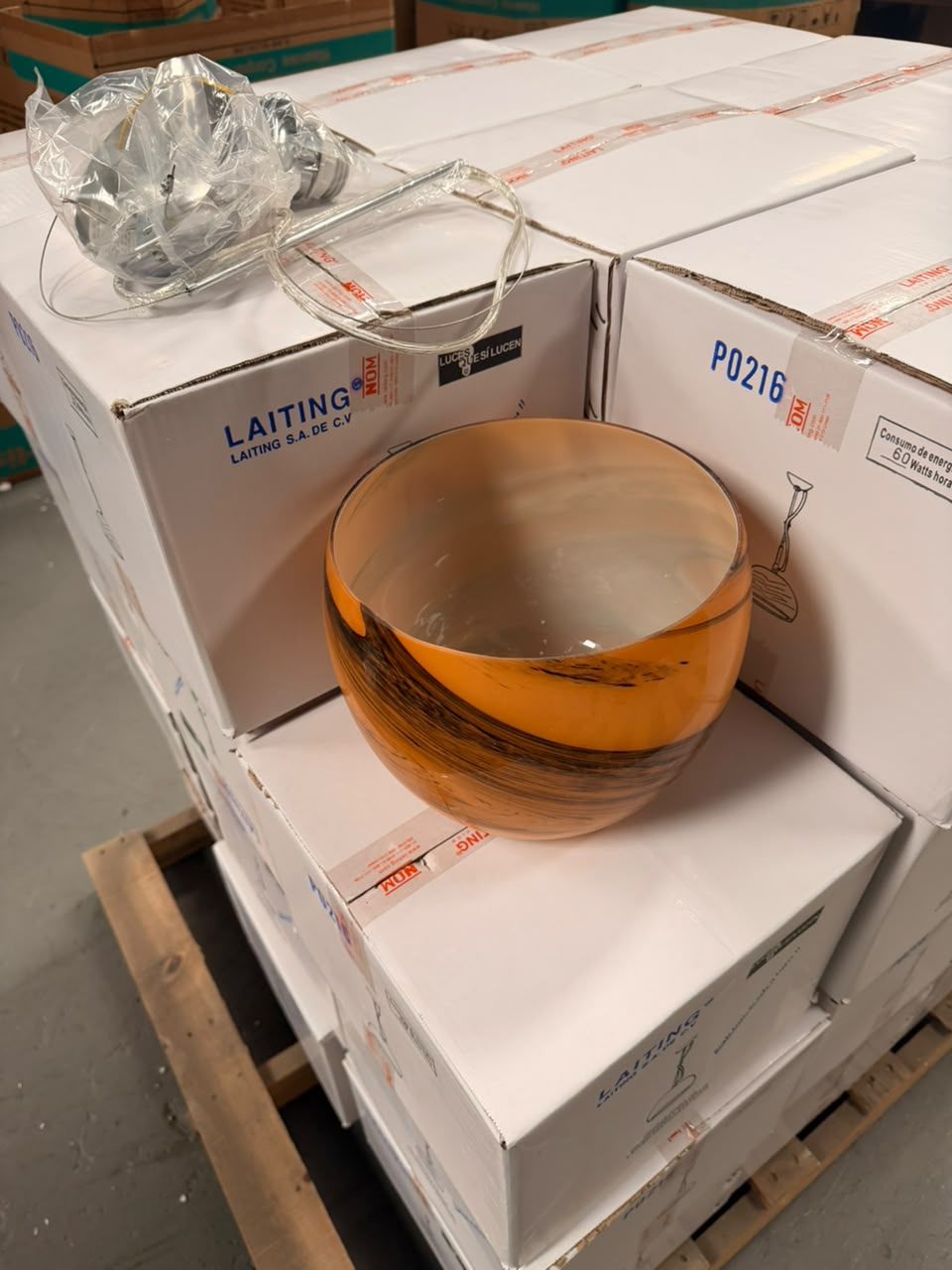 36 PZAS. APROX. LAMPARA COLGANTE Mod. PO216 MARCA LAITING.