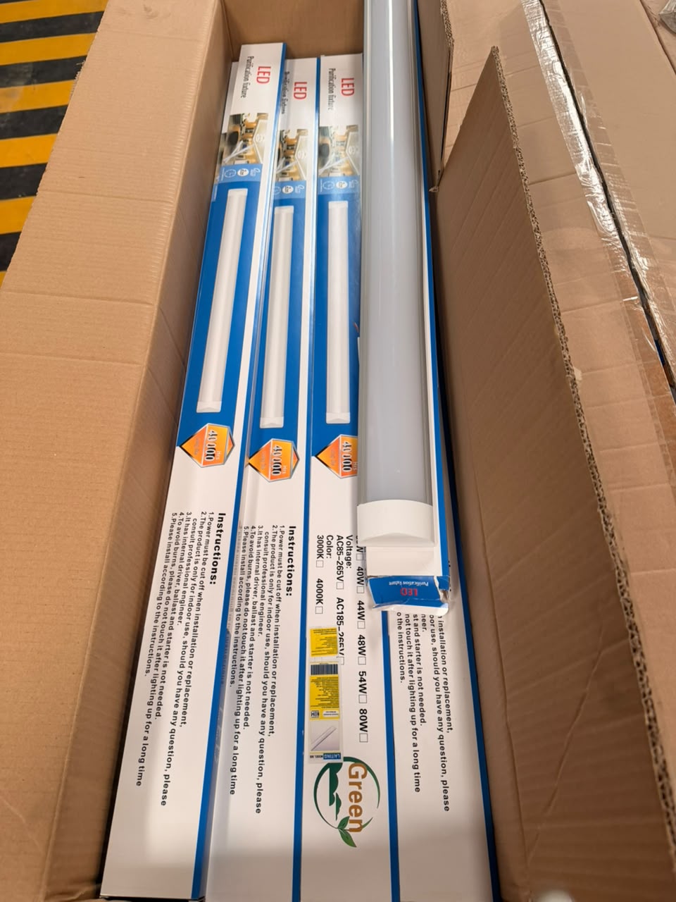 346 PZAS. APROX. LAMPARAS TUBULARES DE LED MARCA GREEN.