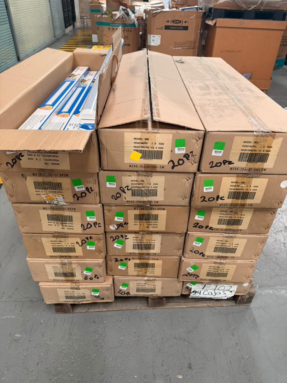 346 PZAS. APROX. LAMPARAS TUBULARES DE LED MARCA GREEN.