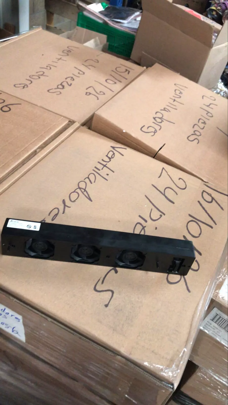 APROX 672 PZAS. DE VENTILADORES PARA RACK CON 3 ABANICOS.