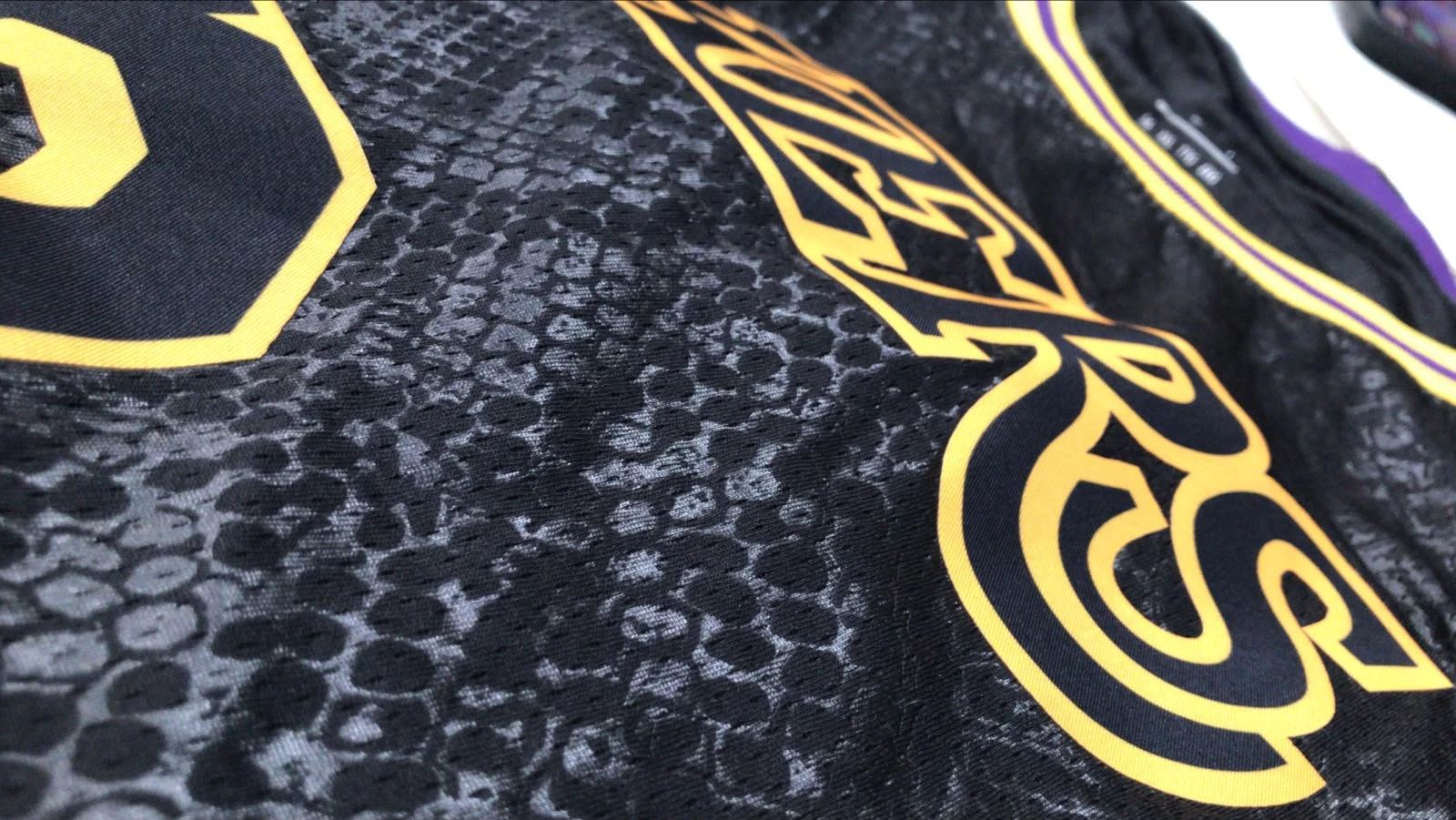 JERSEY LAKERS ANTHONY DAVIS #3 – DISEÑO ESTILO BLACK MAMBA.