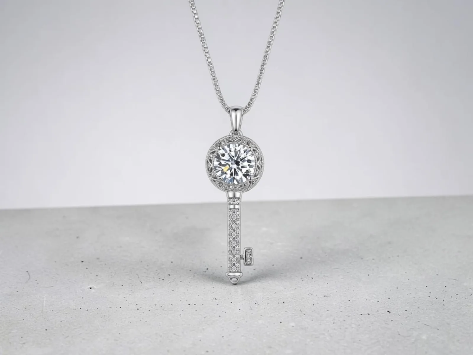 COLLAR CON DIJE DE LLAVE.