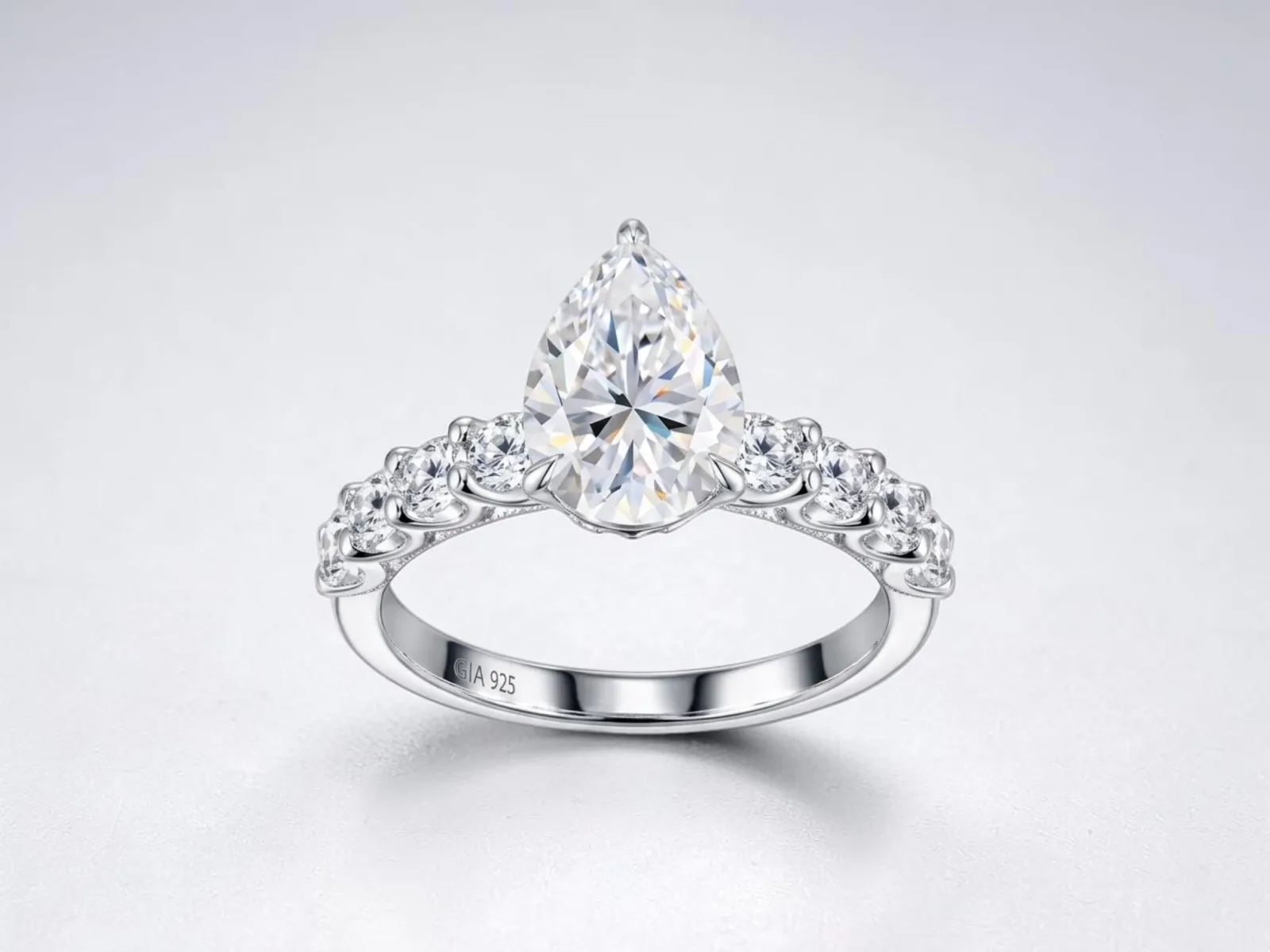 ANILLO DE PLATA 925 CON PIEDRA EN FORMA DE GOTA