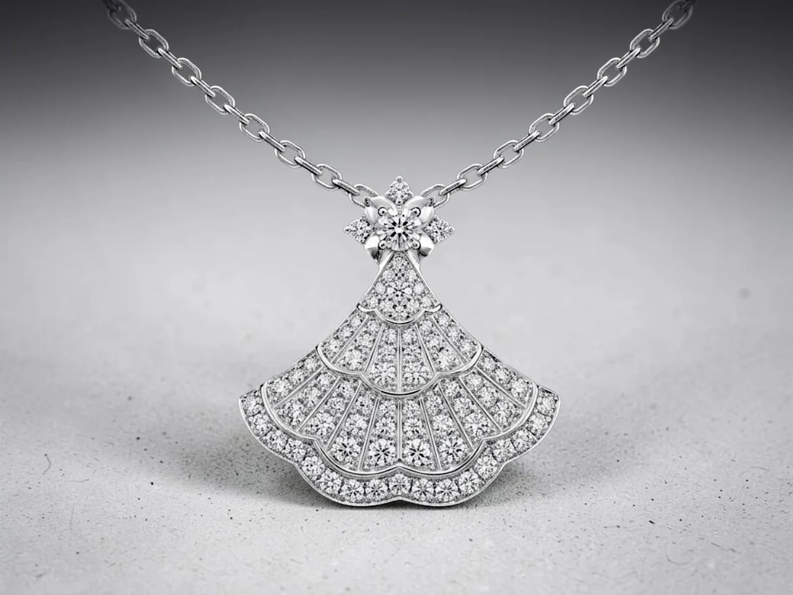 COLLAR CON DIJE DE ABANICO.