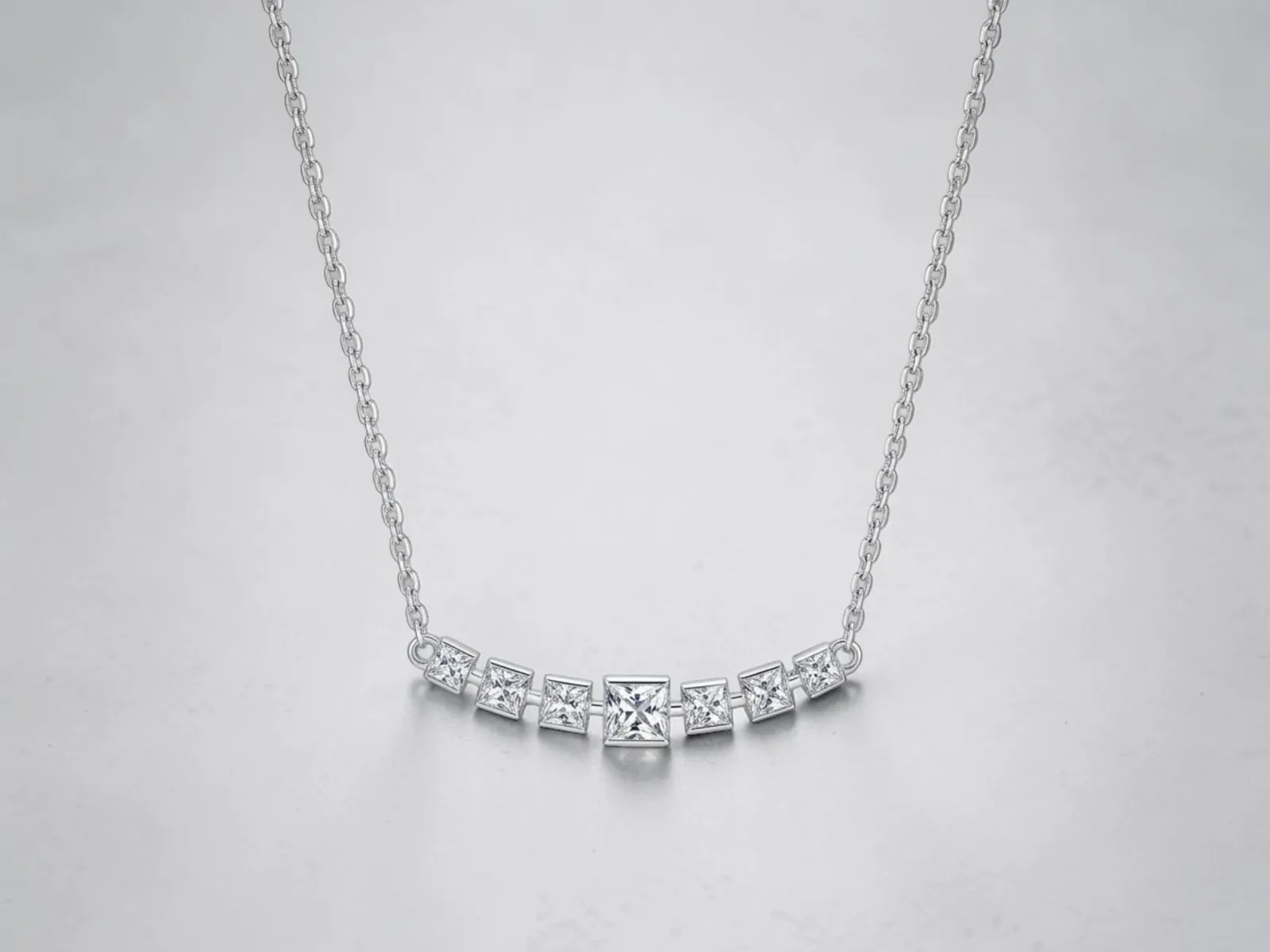COLLAR CON 7 DIJES DE CUADRO.
