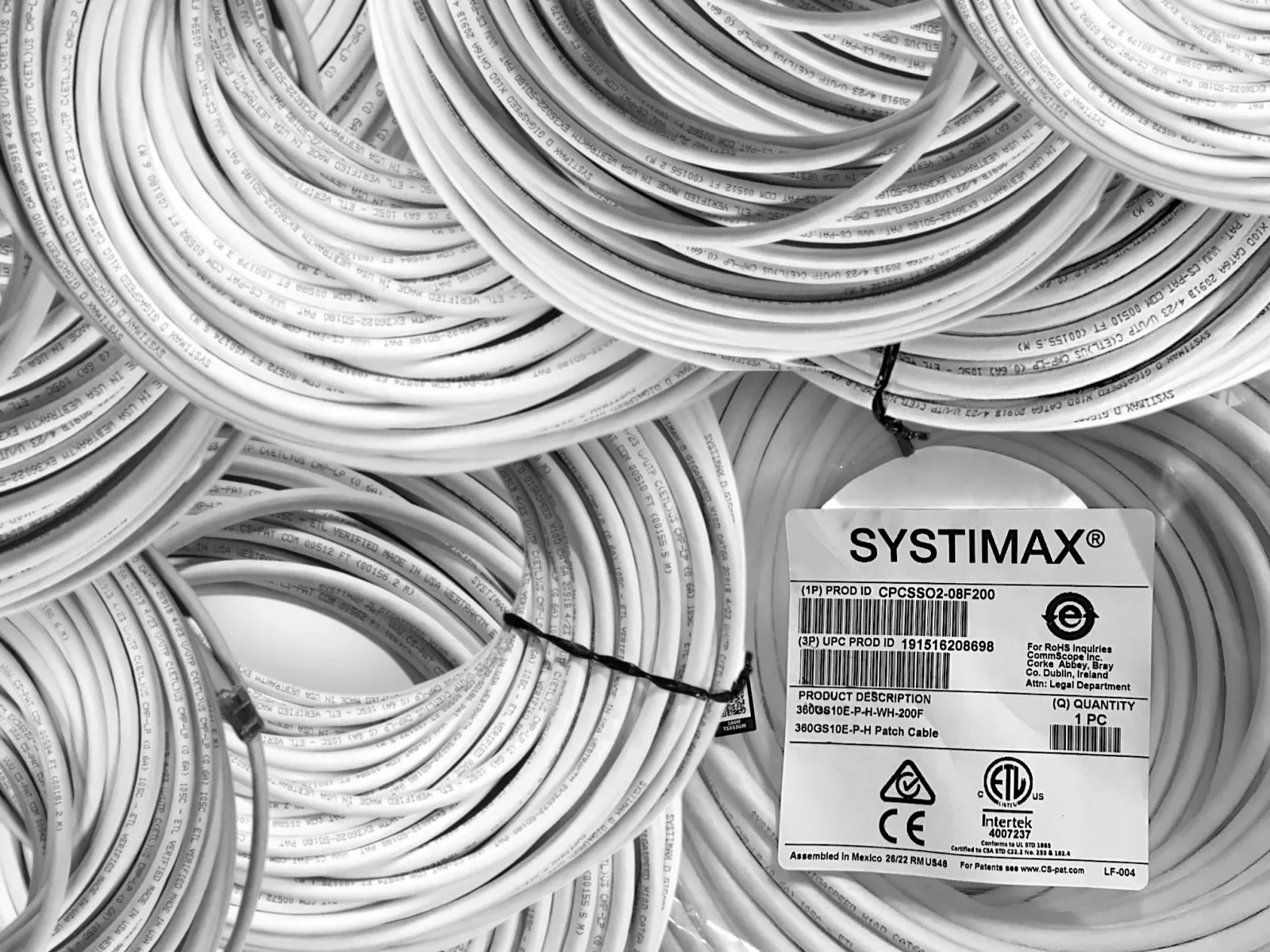 18 PAQUETES DE CABLE UTP.