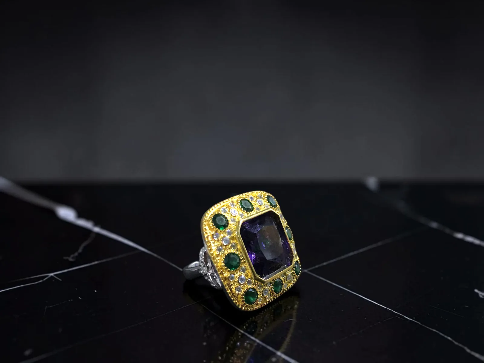 ANILLO CON GEMA, ,JOYERÍA FINA DE BISUTERÍA DE ALTA RESISTENCIA Y DURABILIDAD.