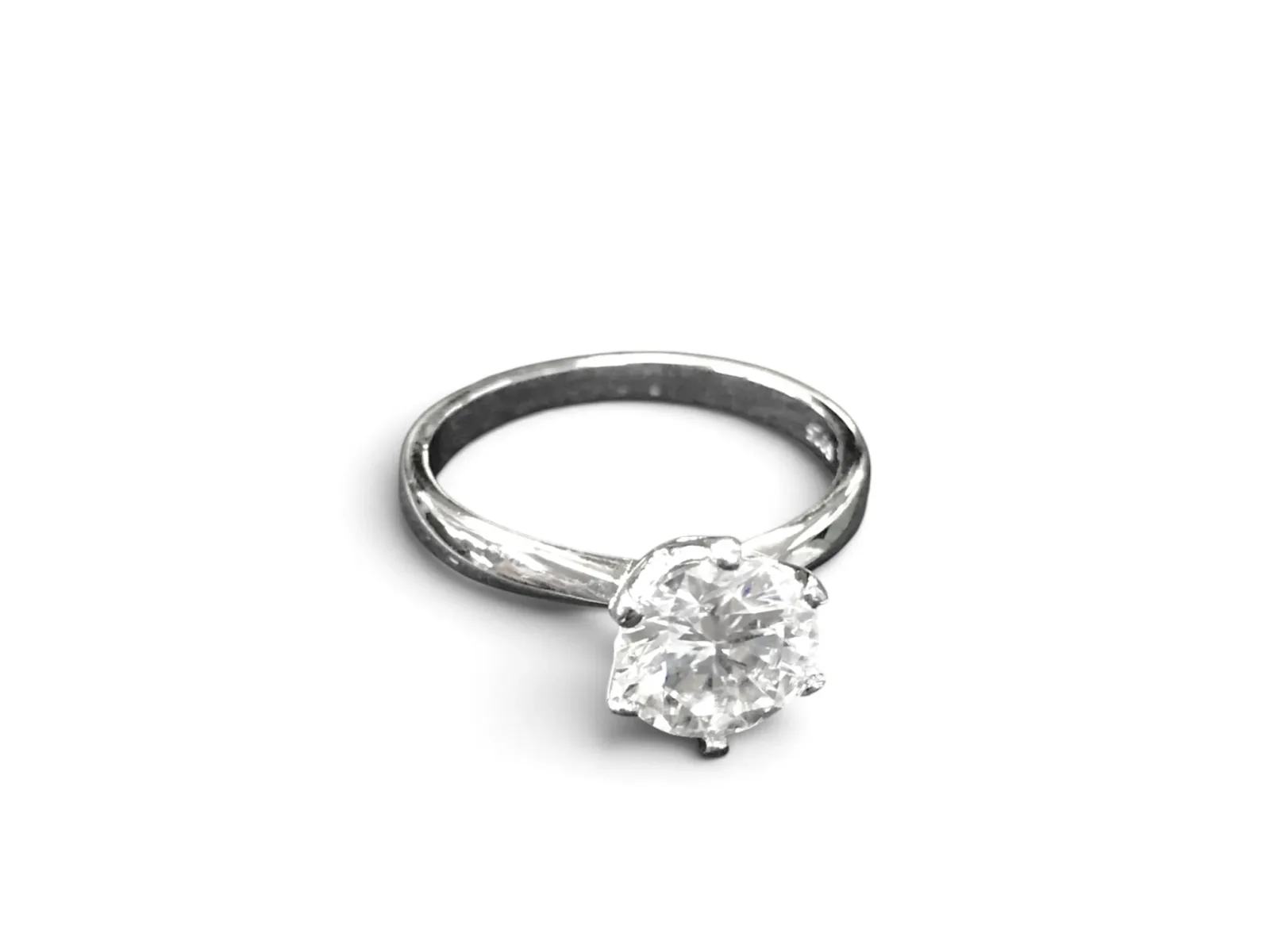 ANILLO DE CORTE HEXAGONAL PLATA 925 MOISSANITA. 2.70 gr.