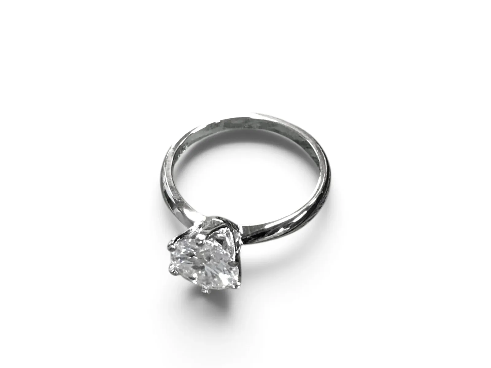 ANILLO DE CORTE HEXAGONAL PLATA 925 MOISSANITA. 2.70 gr.