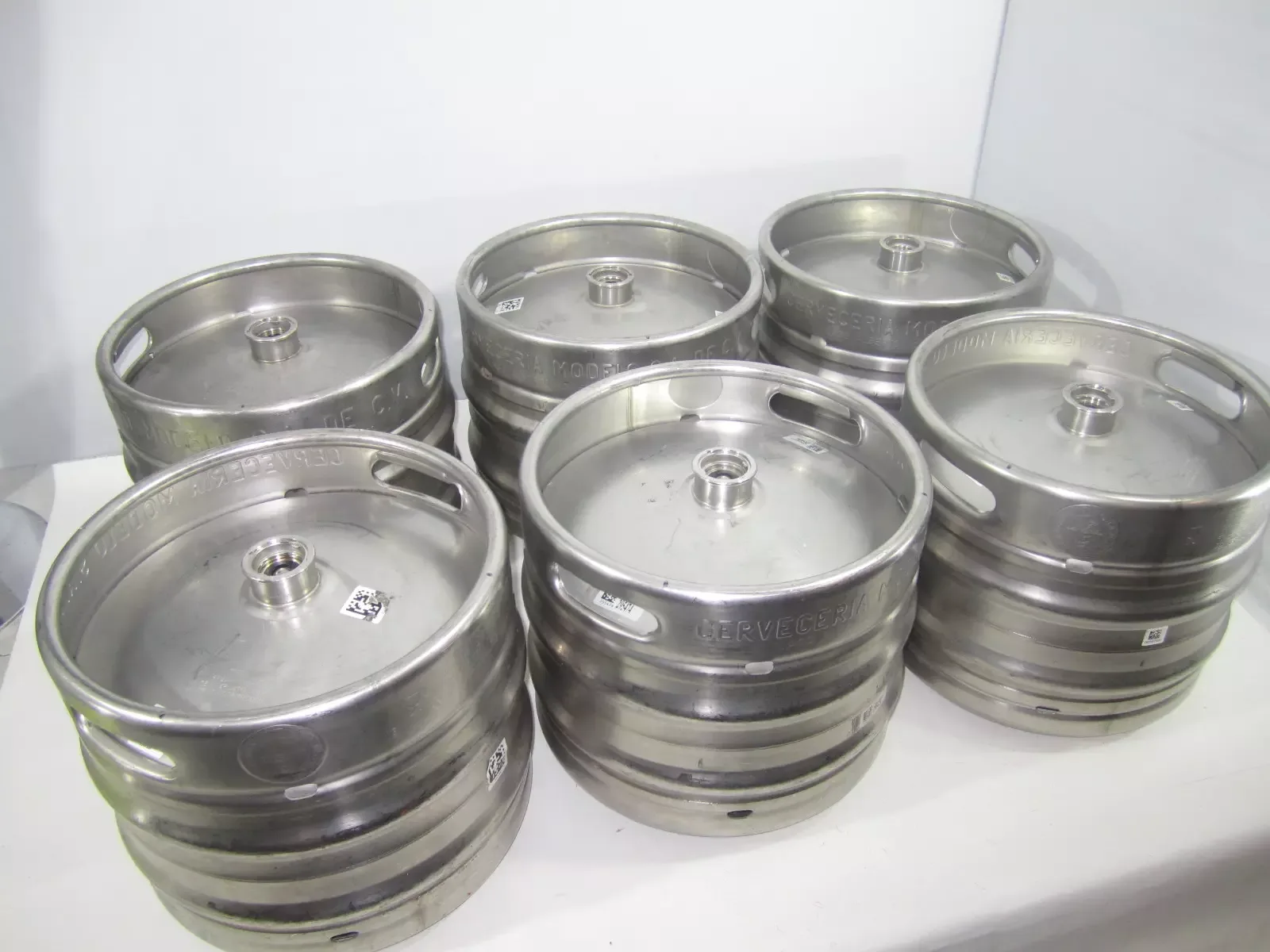6 PZAS. BARRIL DE ACERO INOXIDABLE TIPO KEG.