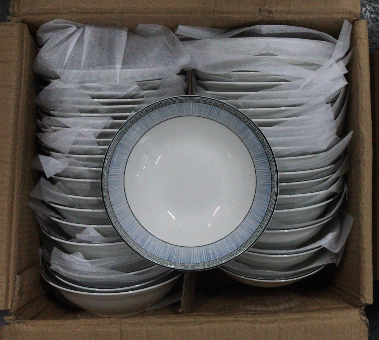 120 PZAS. APROX. PLATOS DE CERAMICA.