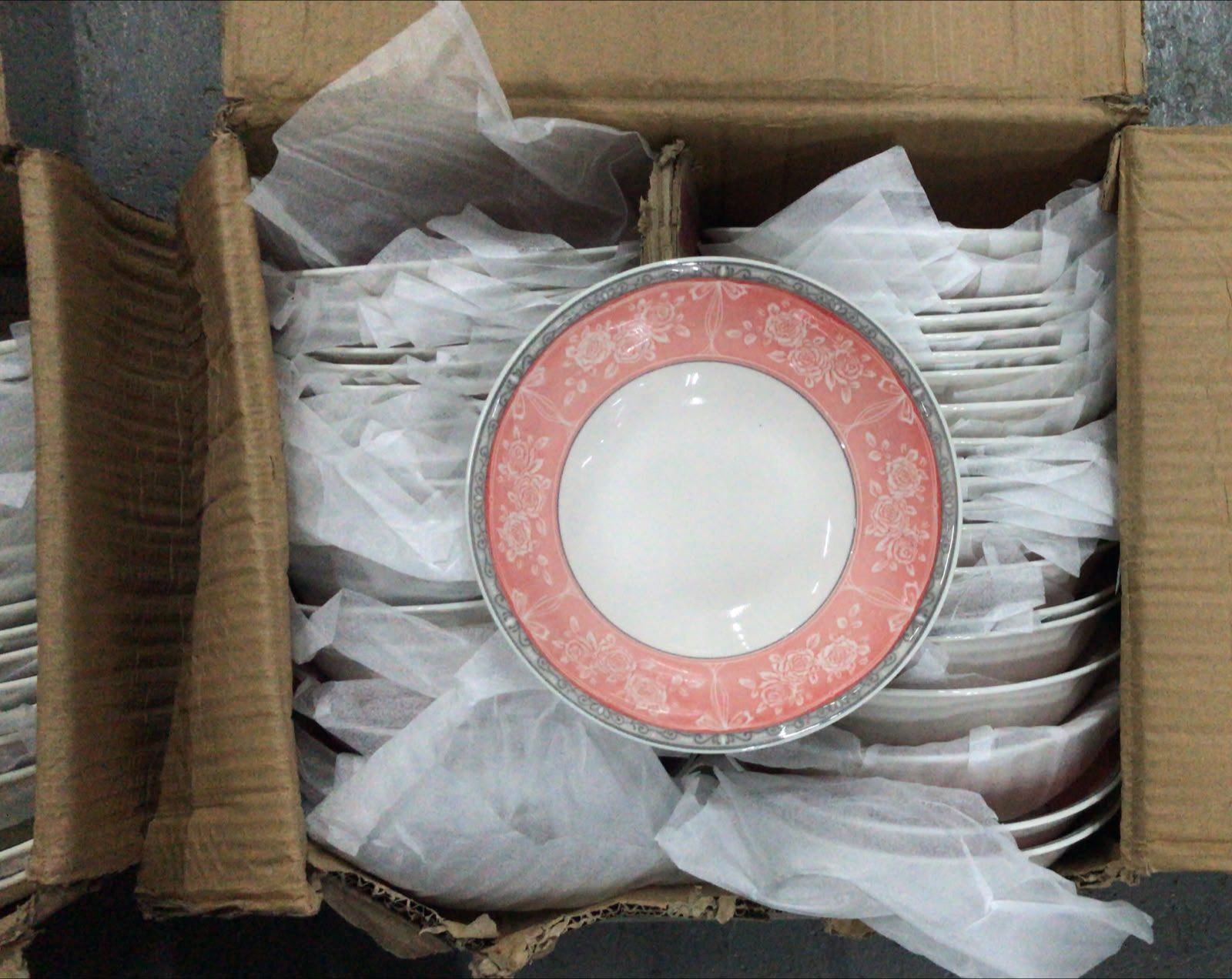 120 PZAS. APROX. PLATOS DE CERAMICA.