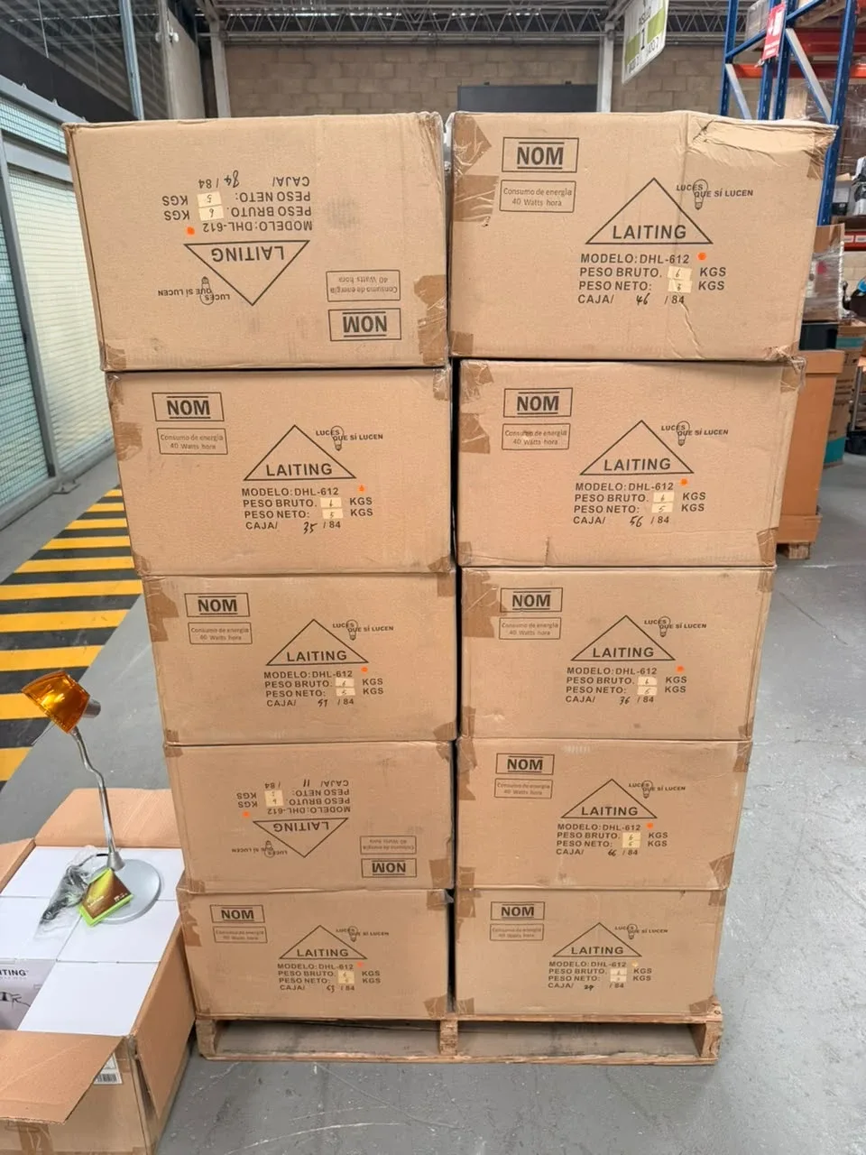 APROX. 180 PZAS. DE LAMPARA DE MESA DHL-612 MARCA LAITING..