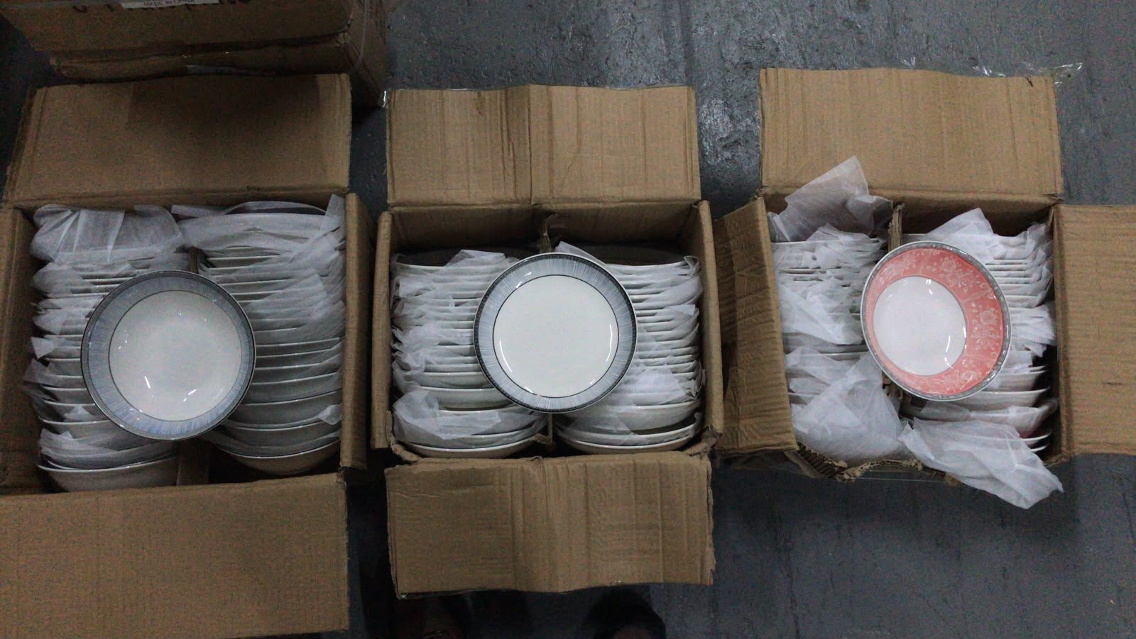 120 PZAS. APROX. PLATOS DE CERAMICA.