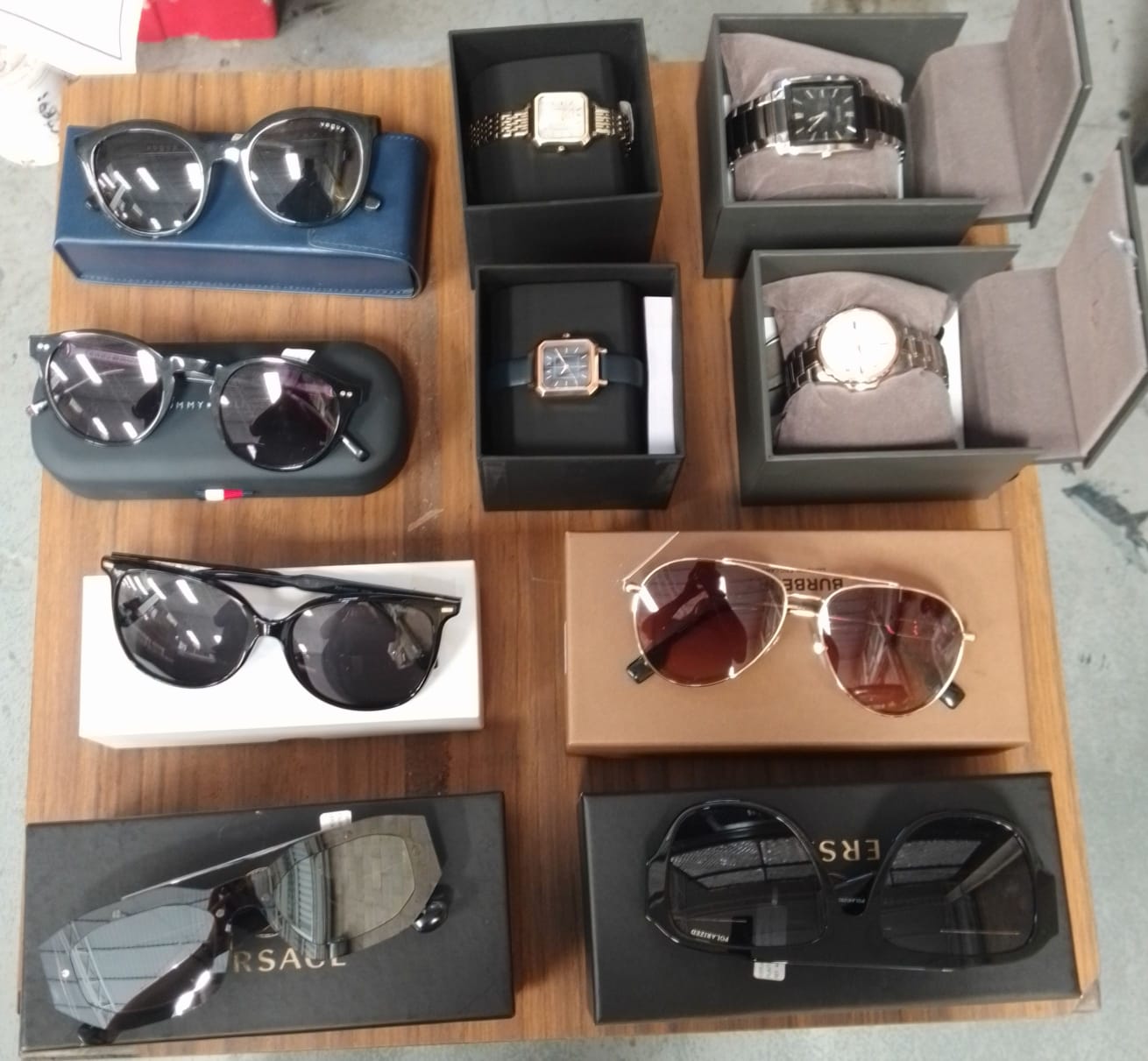 Imagen de LOTE EXCLUSIVO DE RELOJES Y GAFAS DE MARCA RECONOCIDA